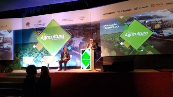 Produtor brasileiro gasta o dobro em frete para mandar grãos para a China