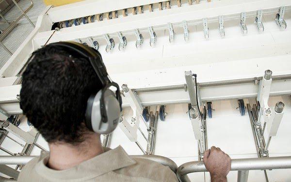 Nível de produção da indústria brasileira ainda é o mesmo de 12 anos atrás, diz IBGE