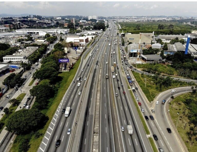 Tráfego de caminhões cresce 5,3% em rodovias com pedágio
