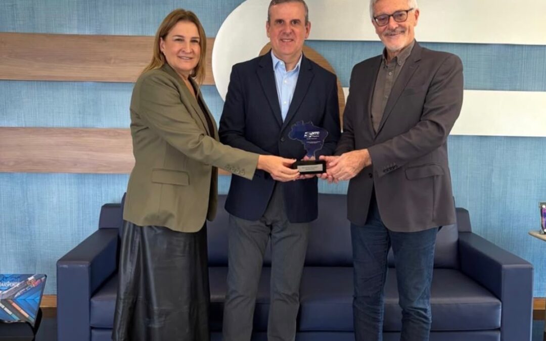 Presidente Eduardo Rebuzzi recebe CEO da Diex Midia, Juan Pablo De Vera, em visita institucional