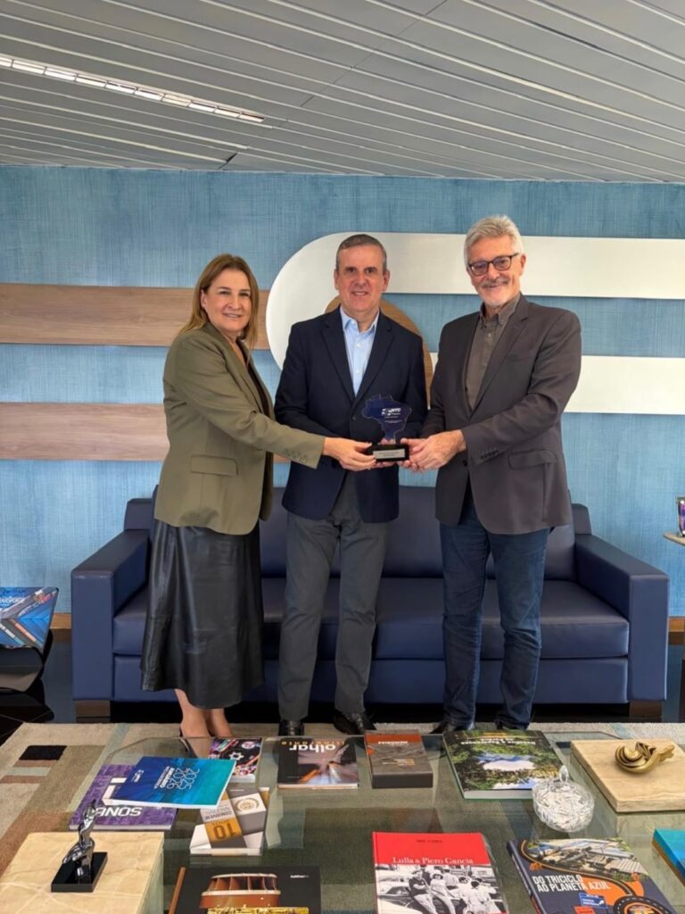 Presidente Eduardo Rebuzzi recebe CEO da Diex Midia, Juan Pablo De Vera, em visita institucional