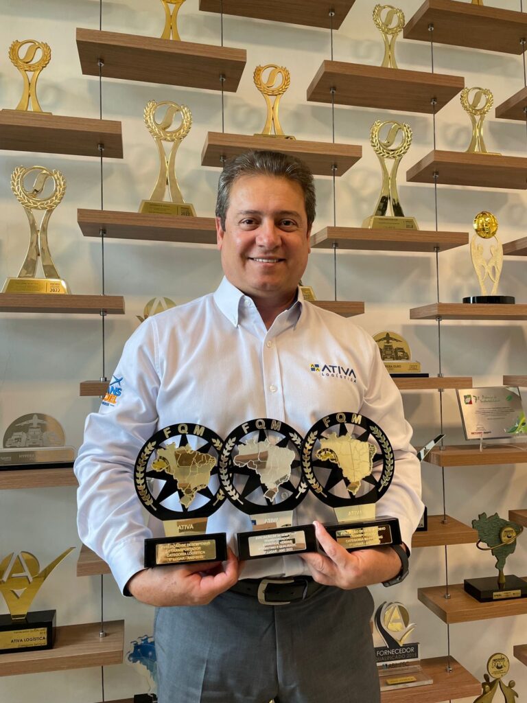 Ativa Logística recebe três premiações das indústrias farma e beleza