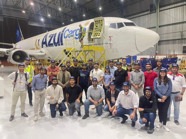 COMJOVEM Belo Horizonte e região fazem visita técnica na Azul Linhas Aéreas