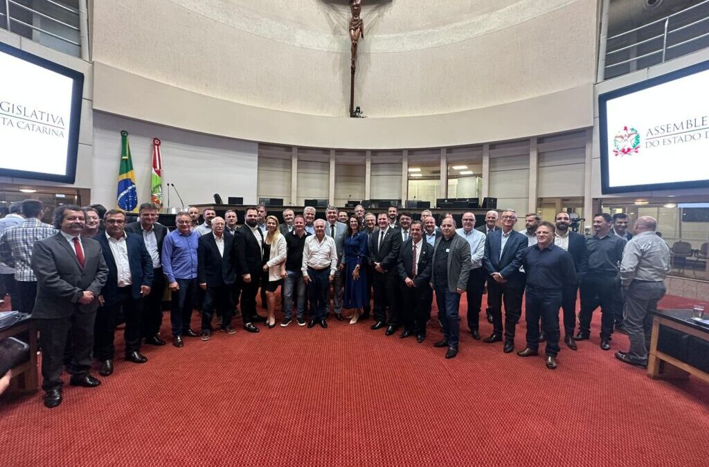 Setracajo e Comjovem Joinville no encontro na ALESC