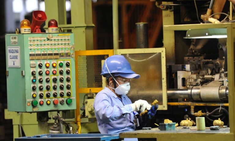 Confiança da indústria do Brasil sobe 1,1 ponto, diz pesquisa