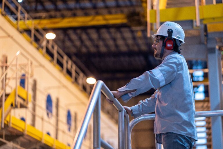 Confiança da indústria volta a subir após três meses de queda, diz CNI