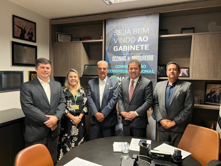 Deputado Cezinha de Madureira recebe presidente Francisco Pelucio