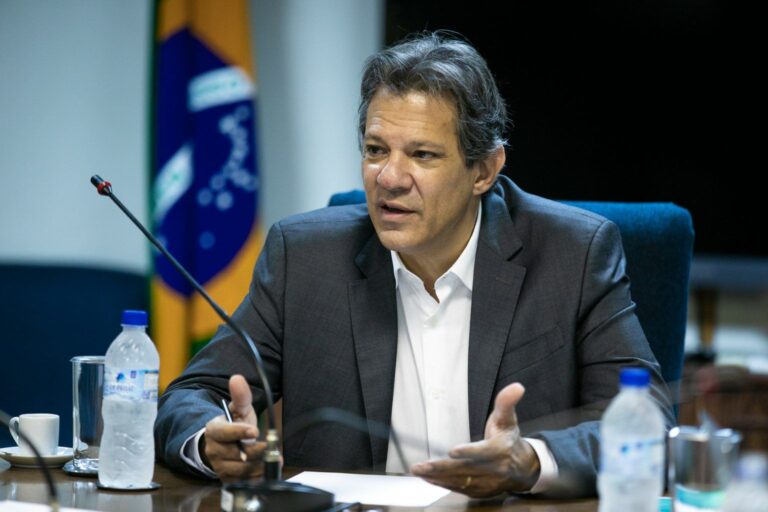 Haddad diz que programa de estímulo vai priorizar transporte coletivo e de carga