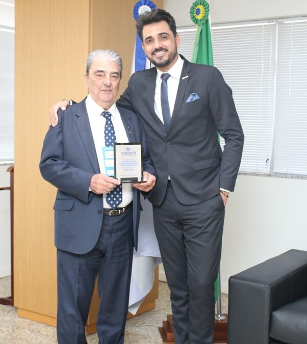 NTC&Logística recebe homenagem de agradecimento do SINTROPAR