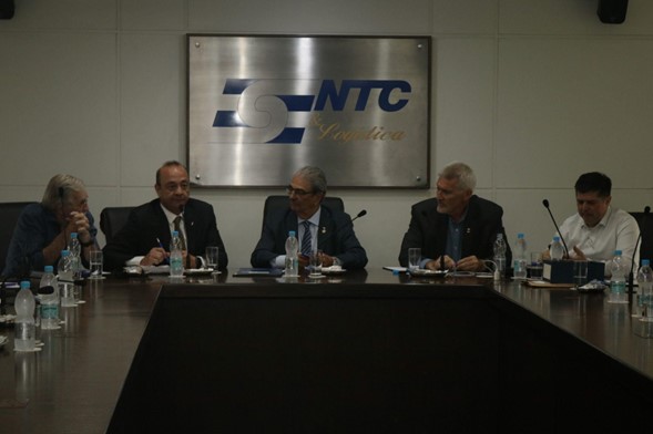 Conquistas e homenagens marcam a última reunião da diretoria da NTC&Logística 2020-2023