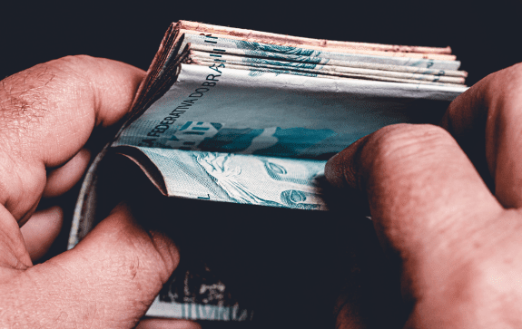 FGV: com juro alto, economia desacelera e cresce 0,5% no 2º trimestre