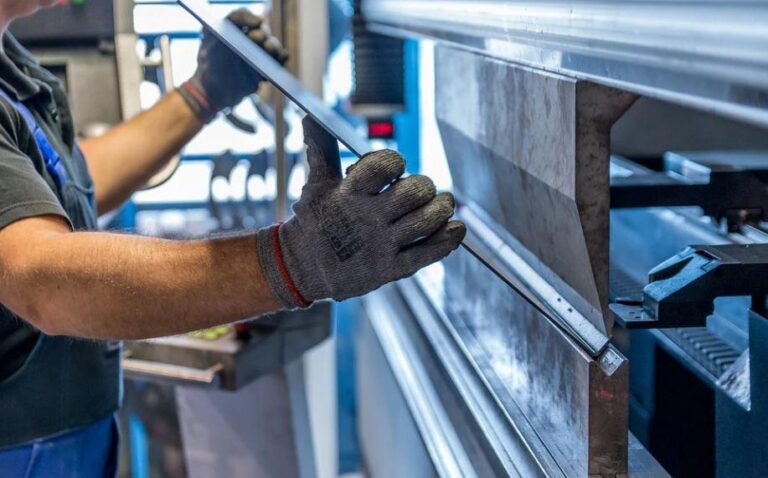 Levantamento da CNI prevê crescimento de apenas 0,1% da indústria em 2023