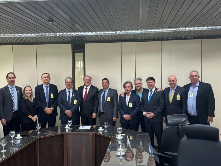 NTC&Logística realiza audiência com o presidente da República em exercício e o ministro dos transportes sobre a MP 1.153/2022 junto com empresários do setor