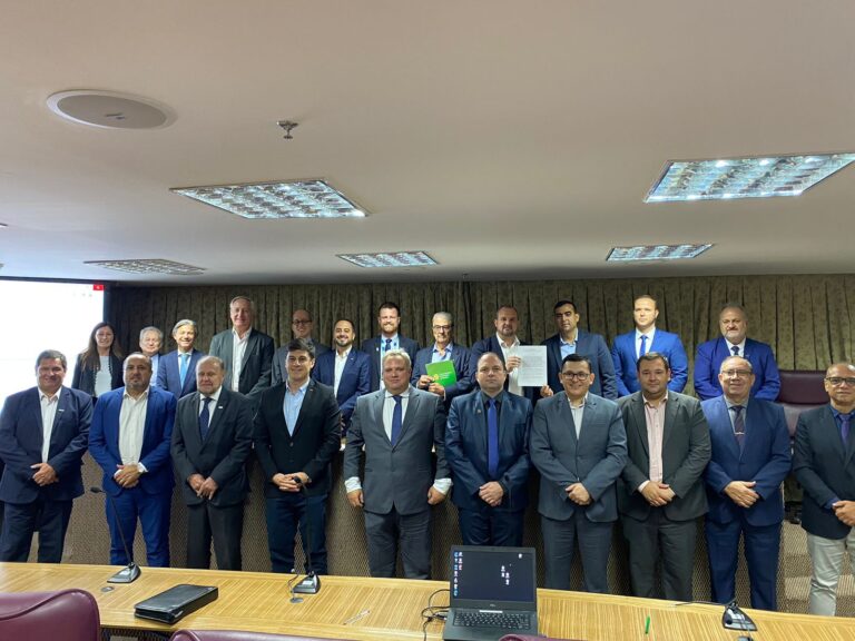 Presidente Francisco Pelucio reúne autoridades em Brasília para tratar sobre a concessão da ponte São Borja-São Tomé