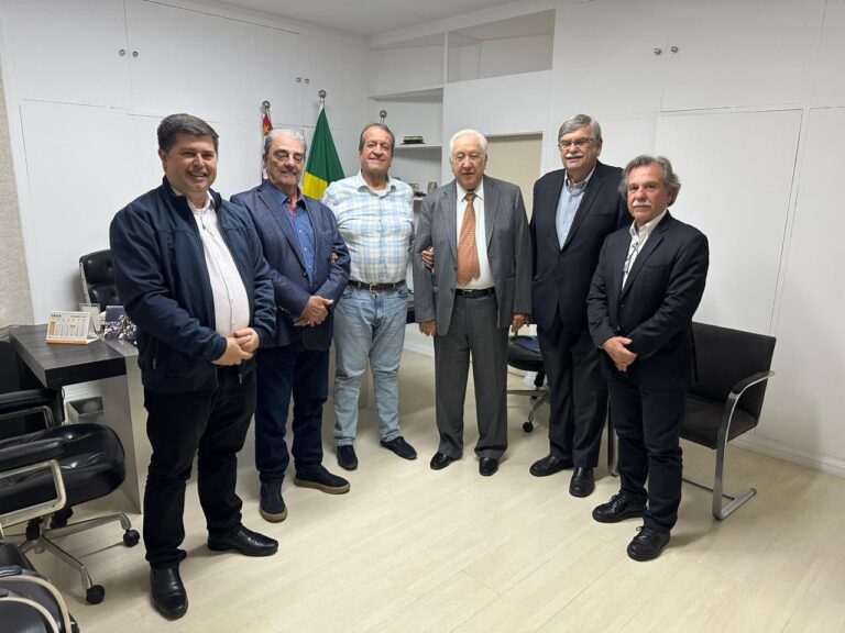 Presidente da NTC&Logística participa com representantes do setor de encontro na sede do PL em São Paulo