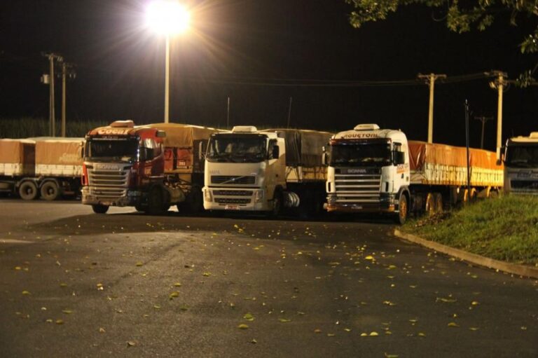 Projeto que obriga criação de pontos de apoio para motoristas caminhoneiros é aprovado em São Paulo