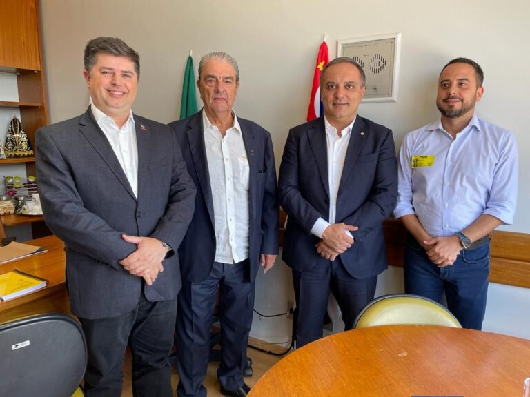 Integrantes da diretoria da NTC&Logística se reúne com parlamentares em Brasília para reforçar a importância da MP 1153/2022