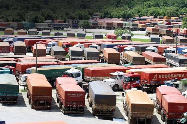 Transporte rodoviário de cargas impulsiona crescimento do setor de serviços, diz CNS