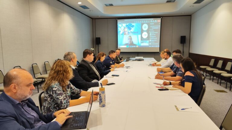 Vice-presidente de transporte internacional da NTC&Logística participa de encontro em Foz do Iguaçu