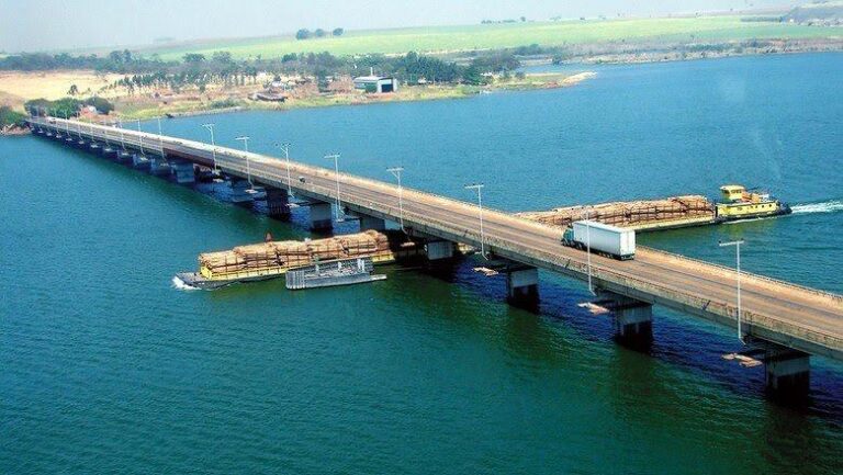 Pior seca do Brasil em quase um século impacta navegação em hidrovias, diz ministro