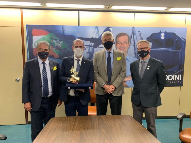 NTC&Logística homenageia o Deputado Carlos Chiodini