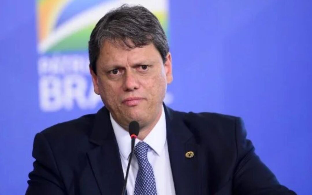 Em MS nesta segunda, ministro Tarcísio Gomes assina ordens de serviço em rodovia e entrega obra do aeroporto