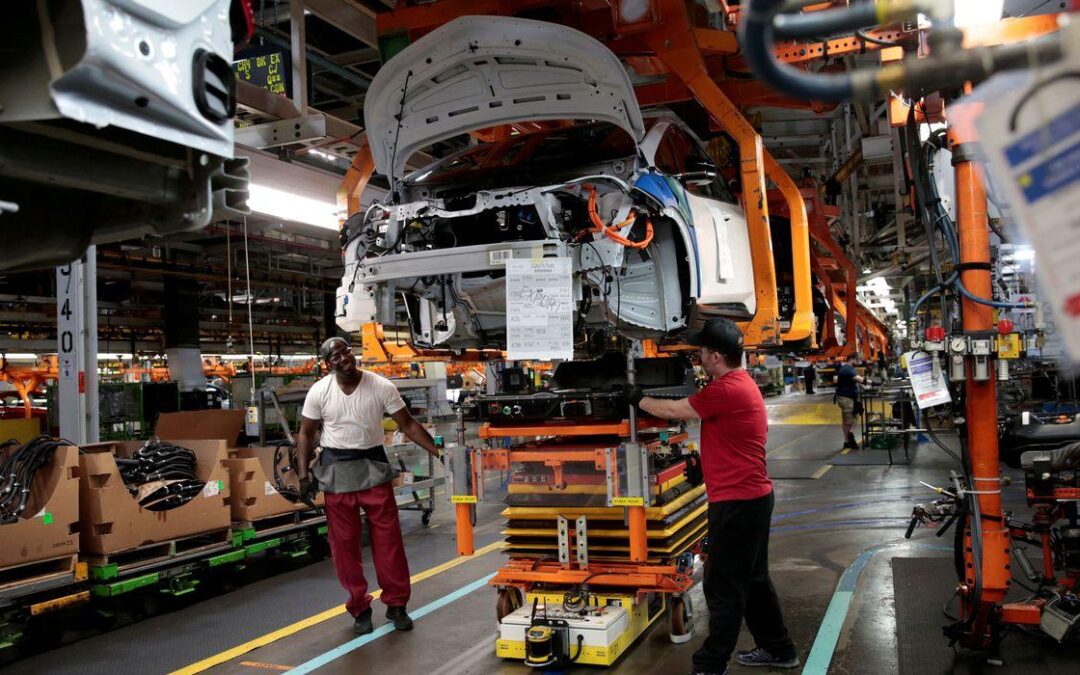 Falta de peças provoca queda na produção de veículos em julho