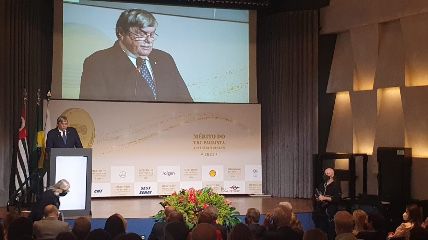 Emoção marca a entrega da Medalha Mérito do TRC Paulista Adalberto Panzan