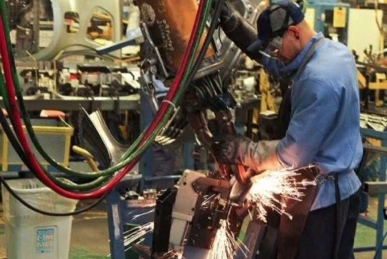 CNI: empresários da indústria mantêm confiança pelo 15º mês consecutivo