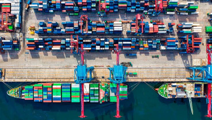 O aumento do frete marítimo e a penalização no comércio internacional