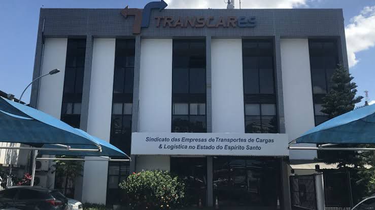 Transcares completa 42 anos de atuação no transporte rodoviário de cargas