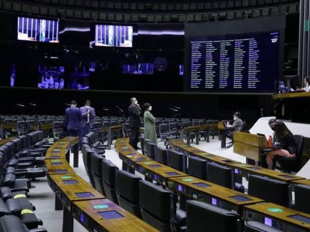 Câmara aprova projeto que prorroga desoneração da folha de pagamento