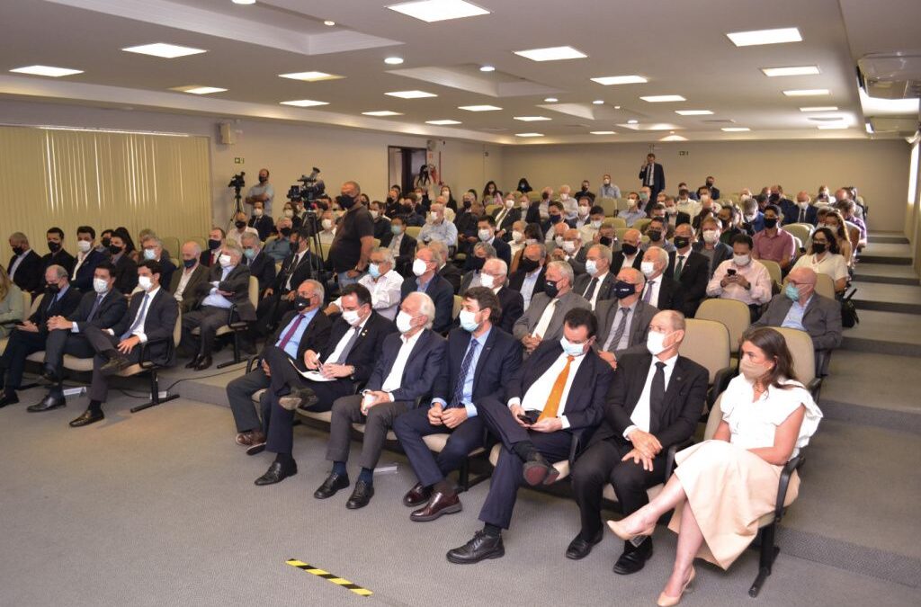 Presidente do Senado falou sobre desenvolvimento econômico e reformas em Curitiba