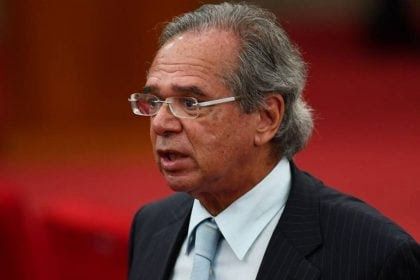 Economia ‘voltou em V’ e o Brasil está ‘condenado a crescer’, repete Guedes