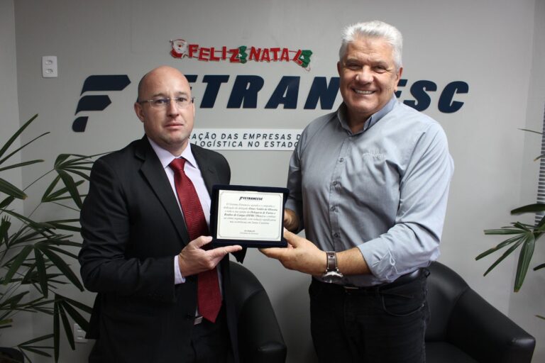 Sistema Fetrancesc homenageia DFRC/Deic por trabalho contra roubo de cargas