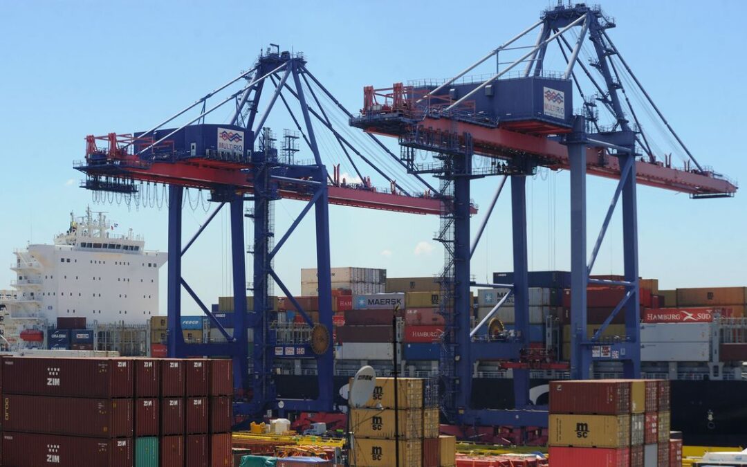 Ministério projeta superávit comercial de US$ 79,4 bi em 2022