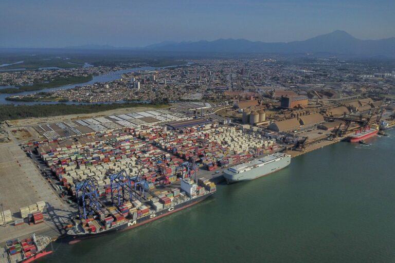Movimentação dos portos do Paraná alcança 57,5 milhões de toneladas em 2021, maior volume da história