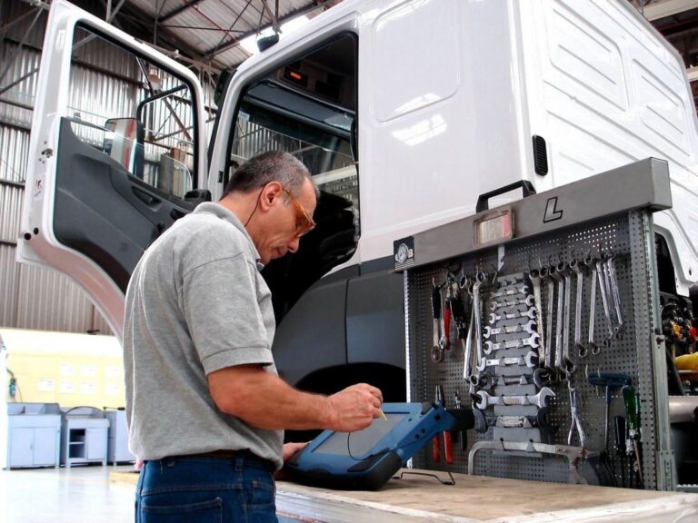 Empregos no transporte de cargas crescem 18,1% em 2021 no Brasil