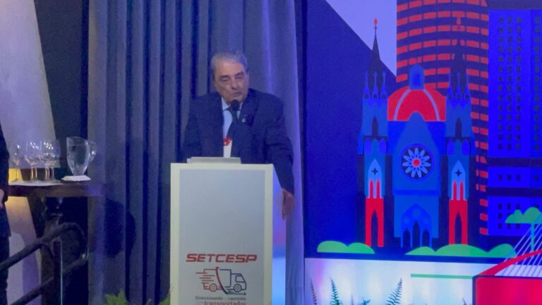 Presidente Francisco Pelucio participa da posse do presidente do SETCESP, Adriano Depentor 