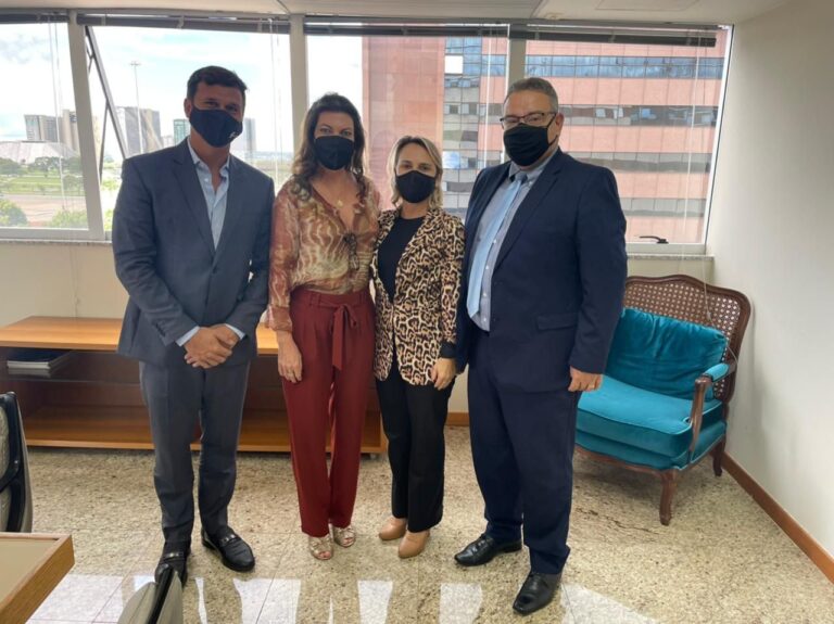 Coordenador Nacional da COMJOVEM participa de reunião com representantes do ITL em Brasília