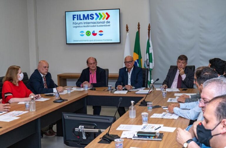 Ministro debate em Foz do Iguaçu soluções para a logística nas Três Fronteiras
