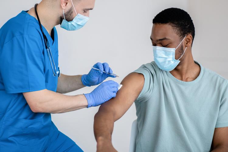 Profissionais do transporte são incluídos no grupo prioritário da vacinação contra a gripe em 2022