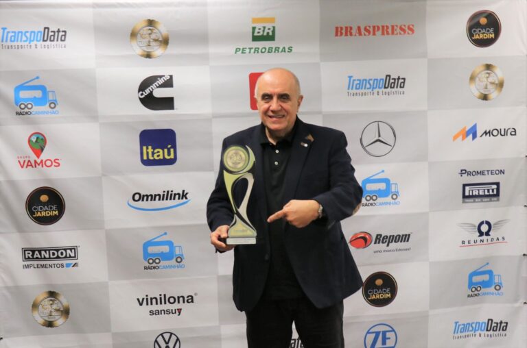 Urubatan Helou recebe prêmio Top Of Mind do Transporte