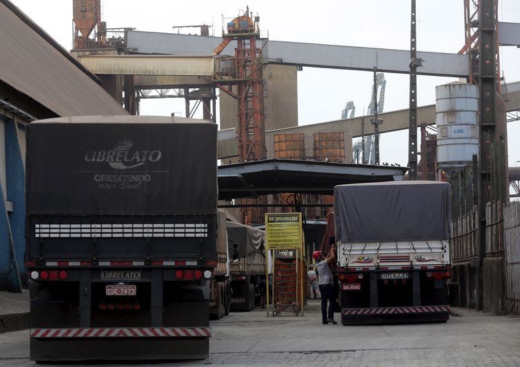 MP muda tabela do preço do frete rodoviário de carga