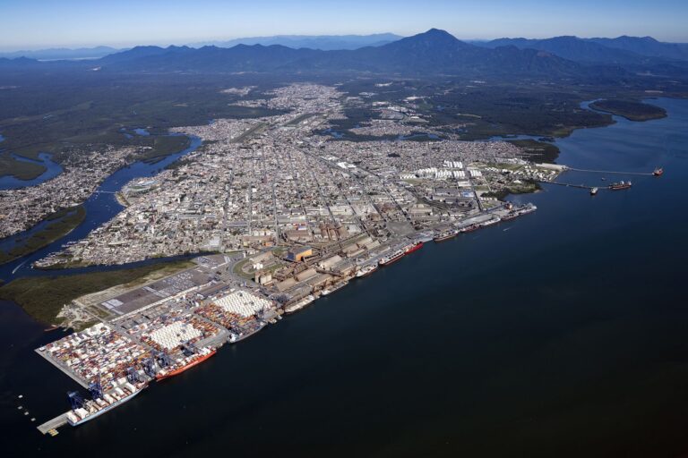 Portos do Paraná devem receber cerca de R$ 2,3 bilhões em investimentos nos próximos anos
