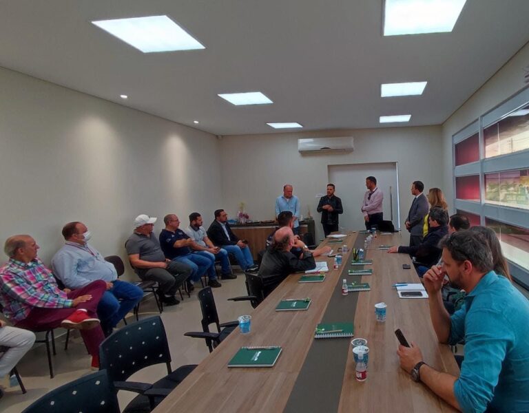 SindiFoz recebe ANTT para novo plano de transporte de cargas entre Tríplice Fronteira