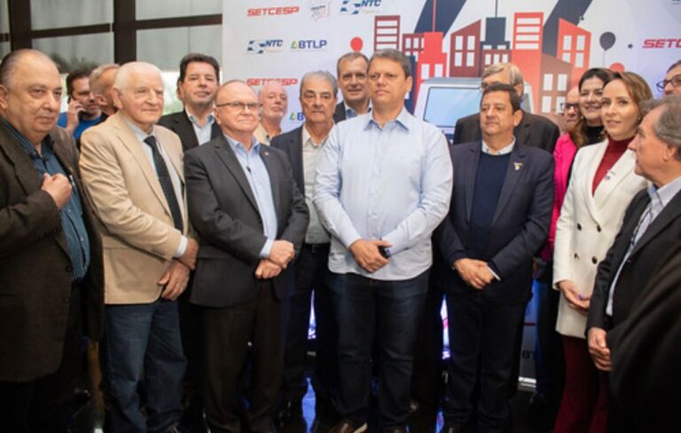 Tarcísio de Freitas encerra encontro com candidatos ao governo do estado de São Paulo