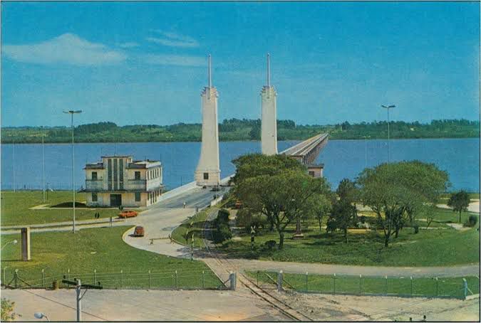 Ponte entre Brasil e Argentina fica bloqueada para transporte de carga