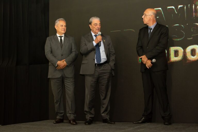 Presidente Francisco Pelucio participa da Festa do Transportador em Cuiabá