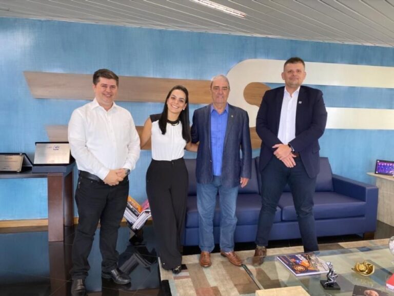 Presidente Francisco Pelucio recebe equipe da TRANSPOCRED em São Paulo